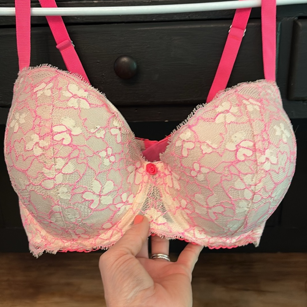 Victoria’s Secret Lace Bra (34DDD/34F) - Picture 2 of 7